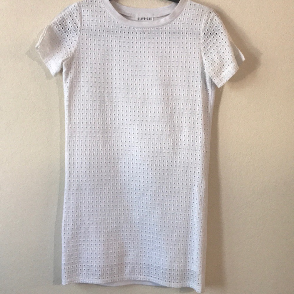 Olive + Oak • Short sleeve box-t style white dress